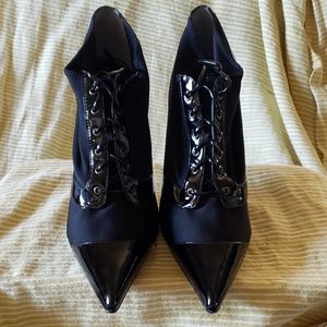 Patent leather stretch bootie